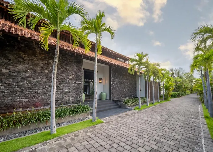 Villa De Suma - Fully Staffed Luxury Villa, Walk To The Beach!