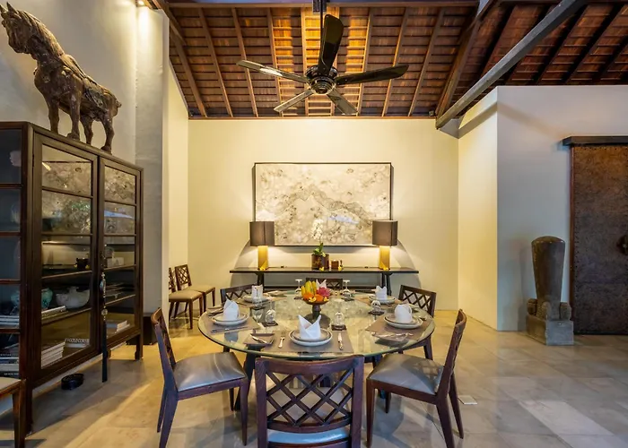 Villa De Suma - Fully Staffed Luxury Villa, Walk To The Beach!
