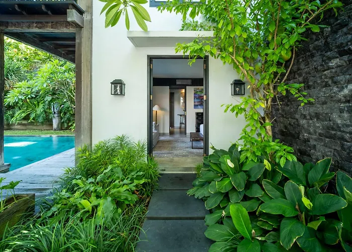 Villa De Suma - Fully Staffed Luxury Villa, Walk To The Beach!