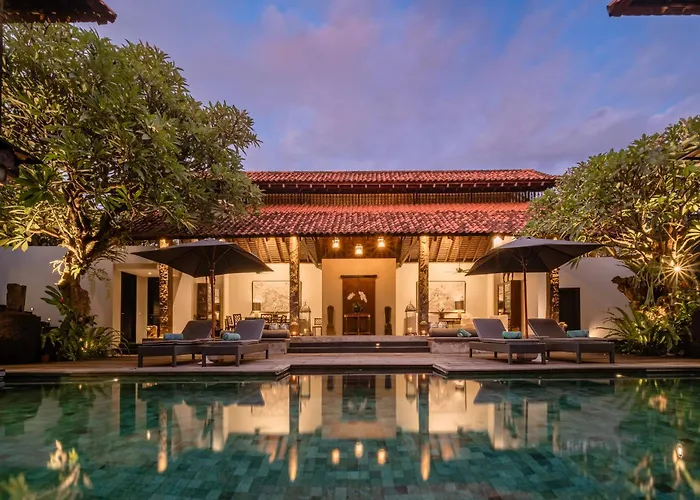 Villa De Suma - Fully Staffed Luxury Villa, Walk To The Beach!