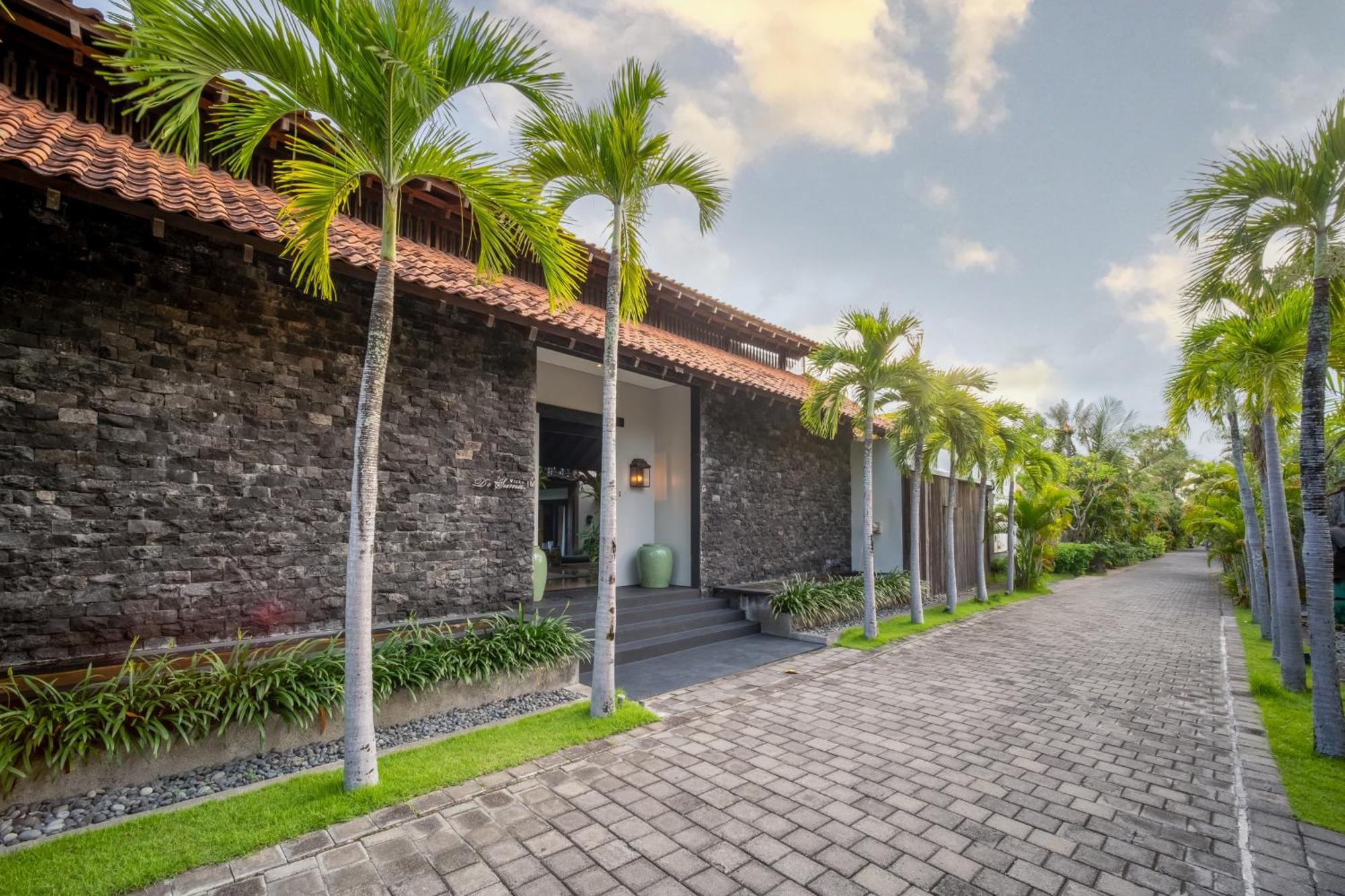 Villa De Suma - Fully Staffed Luxury Villa, Walk To The Beach! *