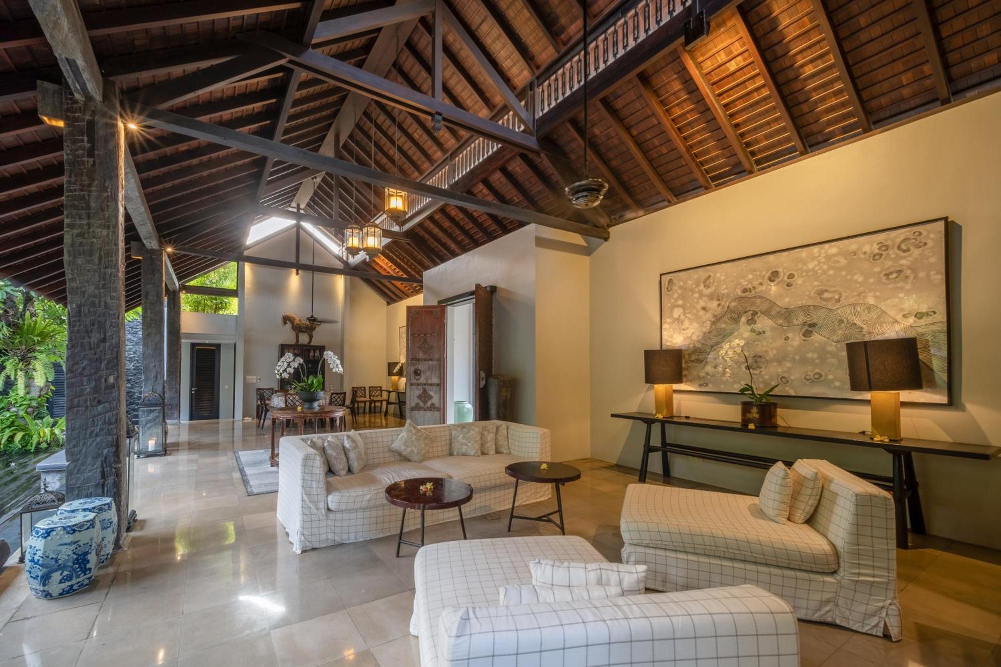 Villa De Suma - Fully Staffed Luxury Villa, Walk To The Beach! *