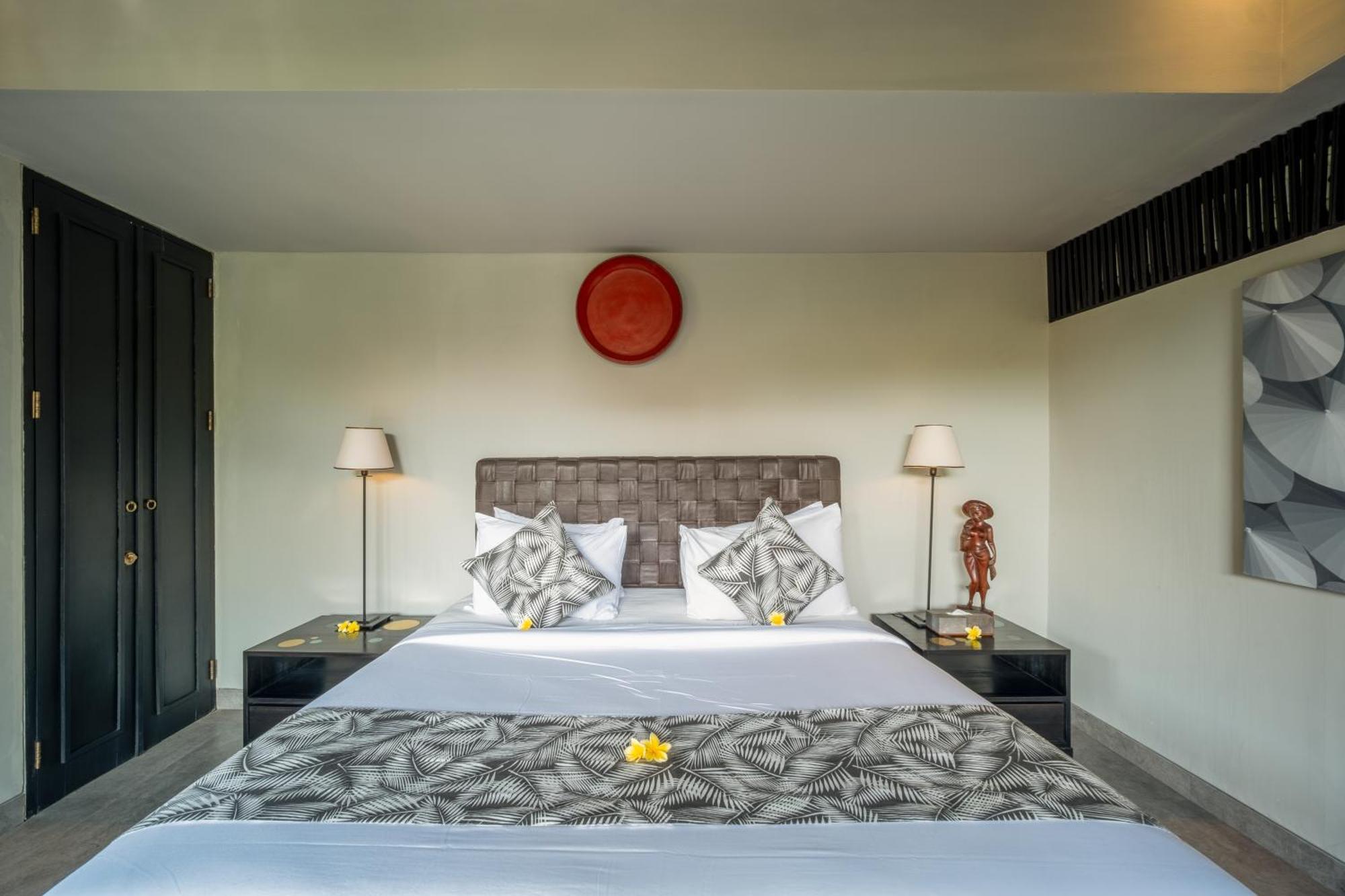De Suma - Fully Staffed Luxury Villa, Walk To The Beach!