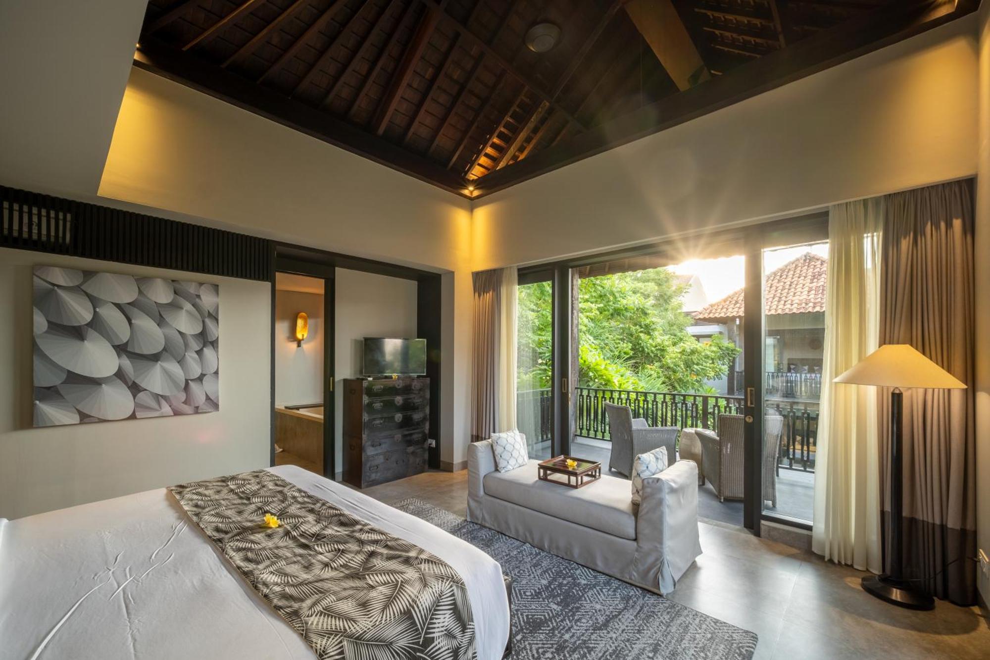 De Suma - Fully Staffed Luxury Villa, Walk To The Beach! *