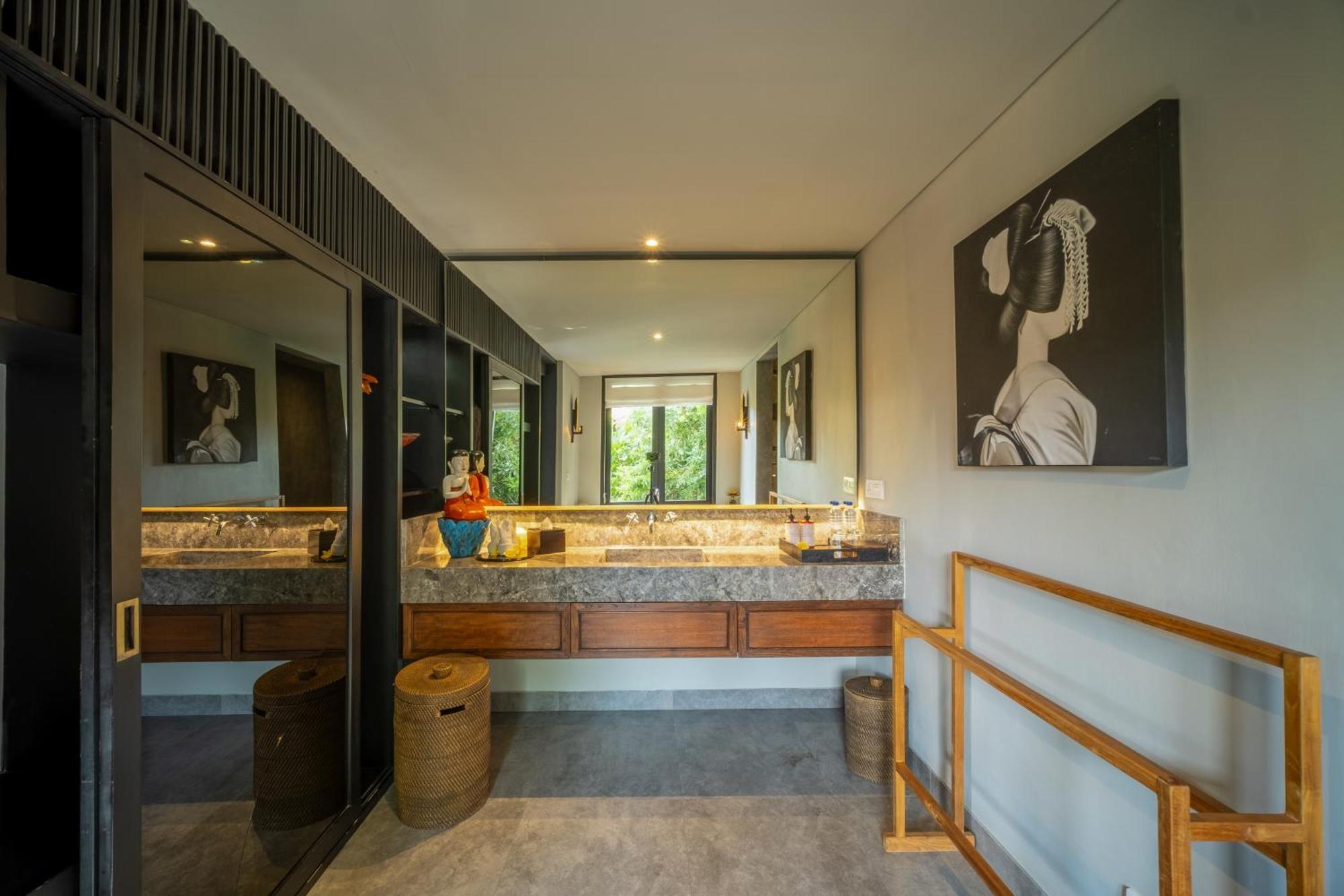 De Suma - Fully Staffed Luxury Villa, Walk To The Beach! Villa