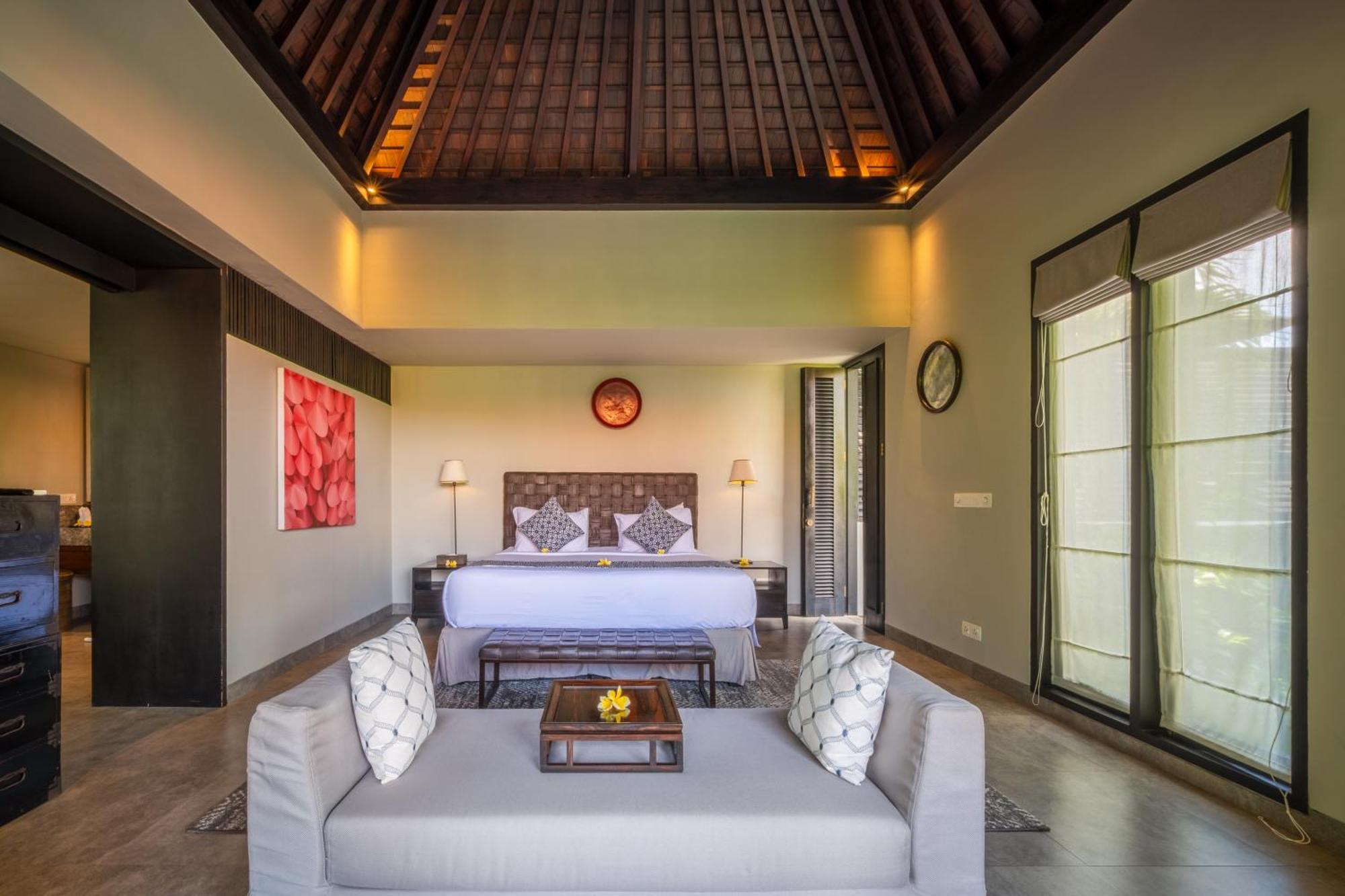 Villa De Suma - Fully Staffed Luxury Villa, Walk To The Beach!