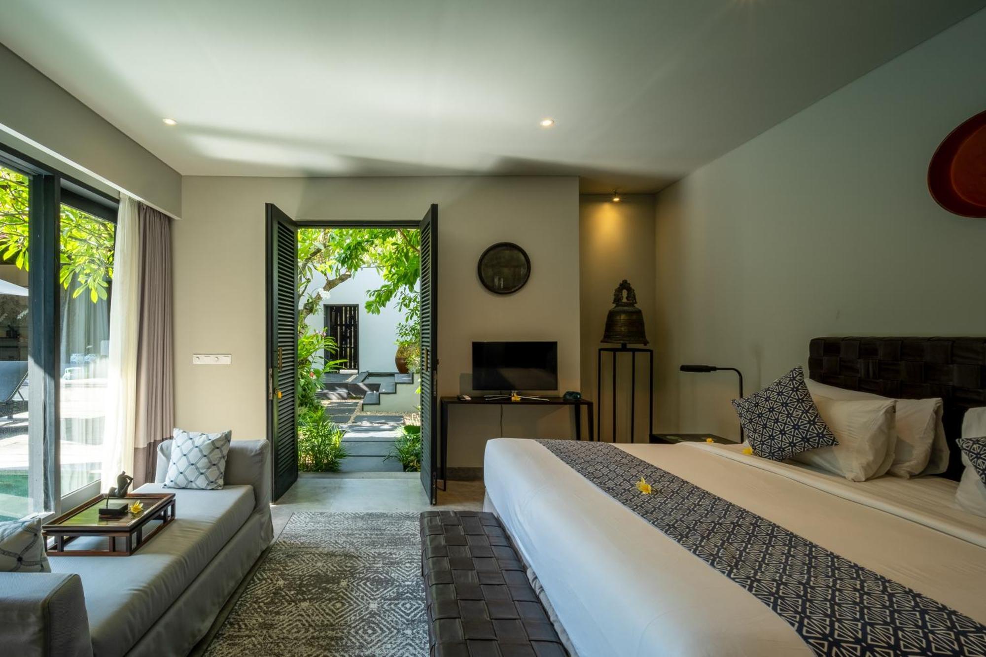 De Suma - Fully Staffed Luxury Villa, Walk To The Beach!