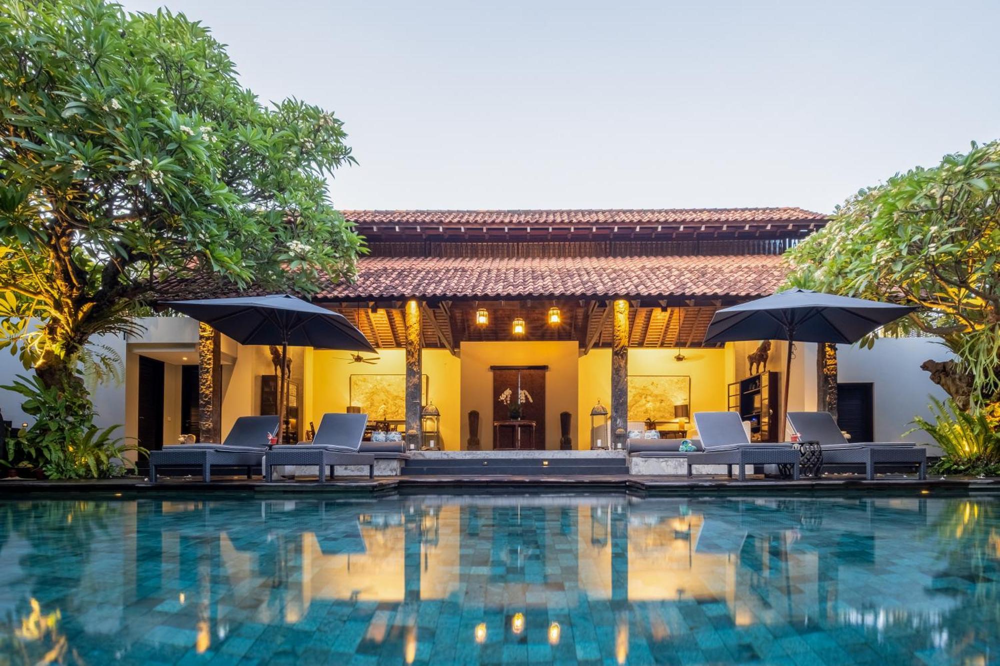 De Suma - Fully Staffed Luxury Villa, Walk To The Beach! Villa *