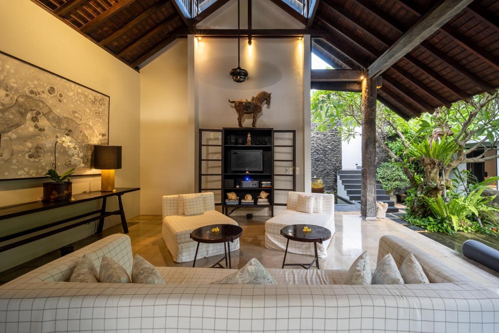 De Suma - Fully Staffed Luxury Villa, Walk To The Beach! * Seminyak