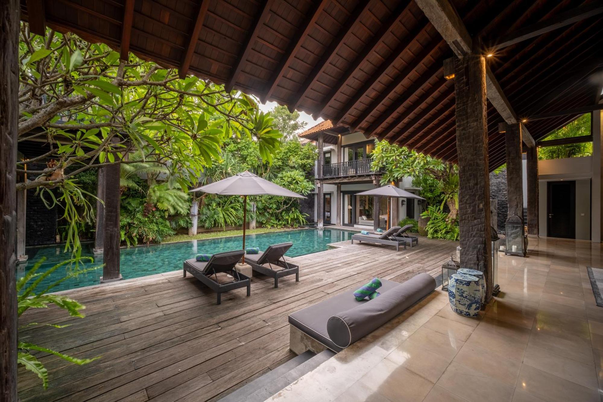 De Suma - Fully Staffed Luxury Villa, Walk To The Beach!