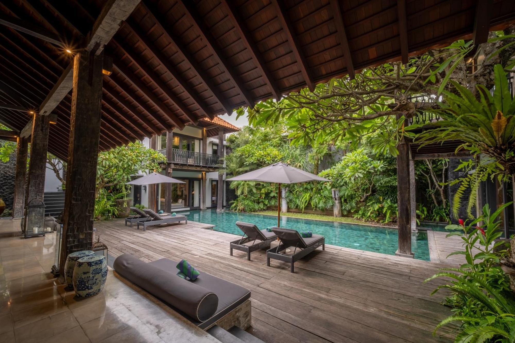 De Suma - Fully Staffed Luxury Villa, Walk To The Beach!