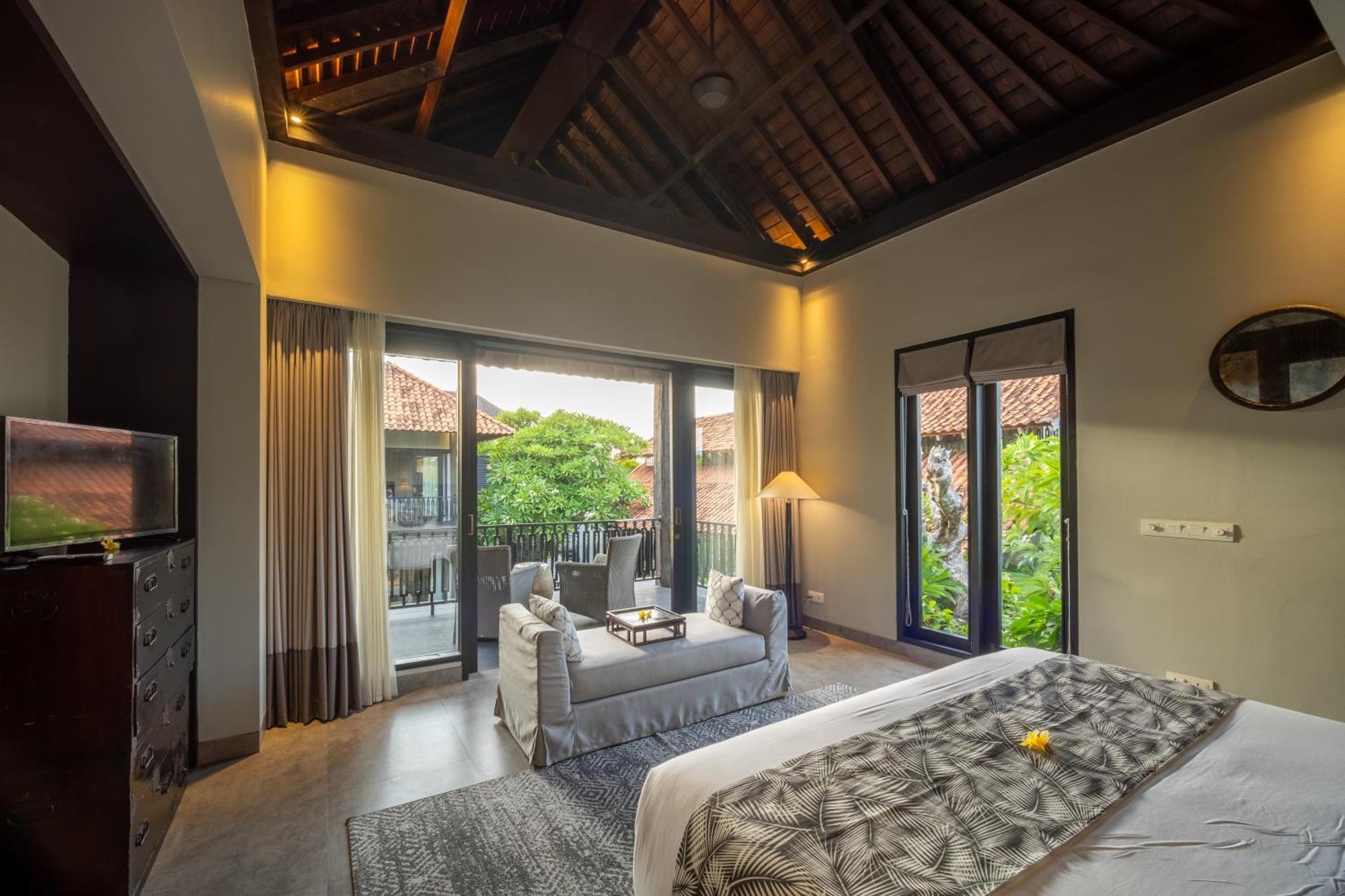 De Suma - Fully Staffed Luxury Villa, Walk To The Beach! Villa